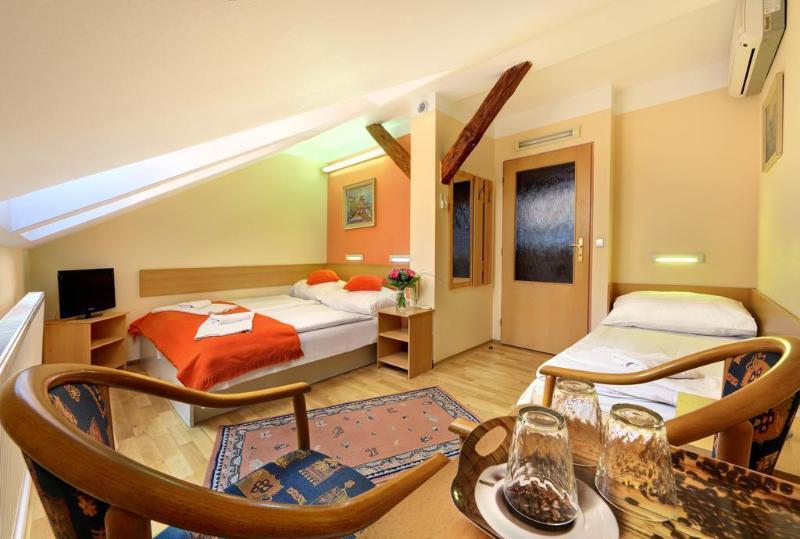 Hotel Golden City Garni - Oda