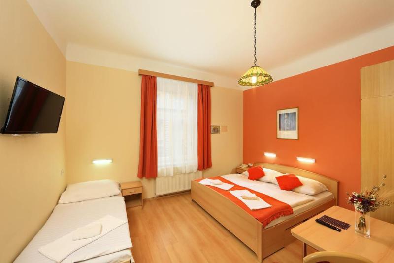 Hotel Golden City Garni - Oda