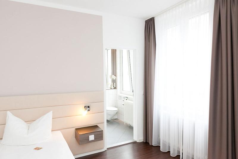 Manhattan Hotel - Oda