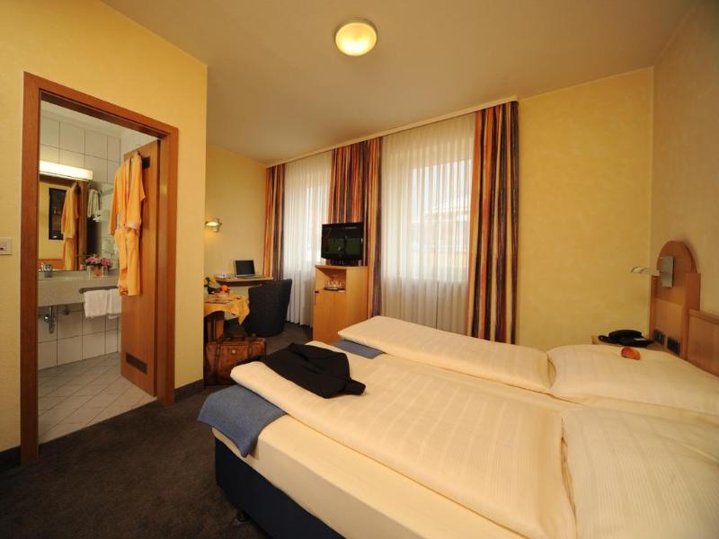 City Partner Hotel Strauss - Genel