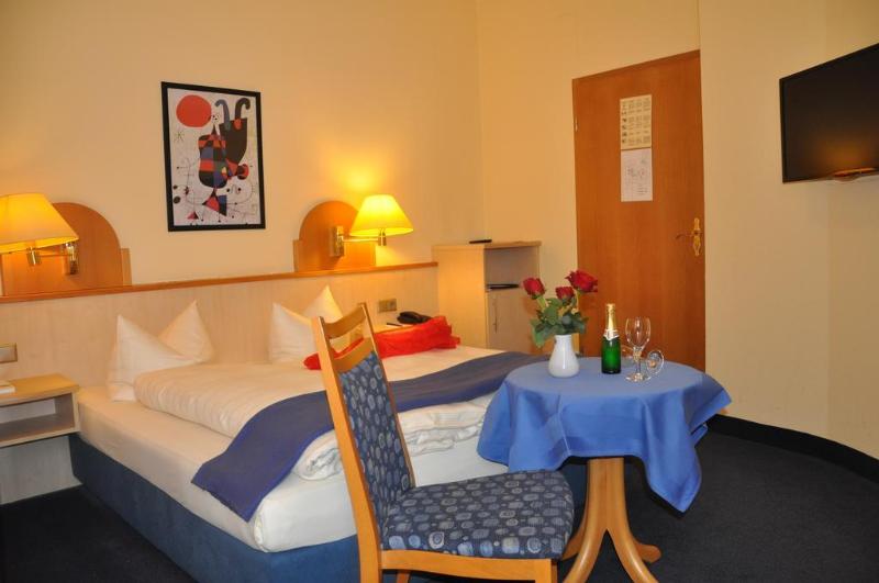 City Partner Hotel Strauss - Genel
