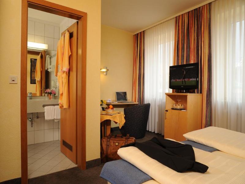 City Partner Hotel Strauss - Genel