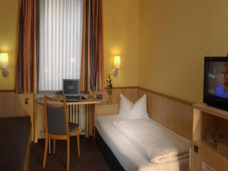 City Partner Hotel Strauss - Genel