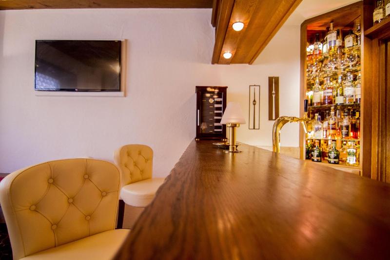 Woertz Schlosschen Zur Weinsteige - Bar