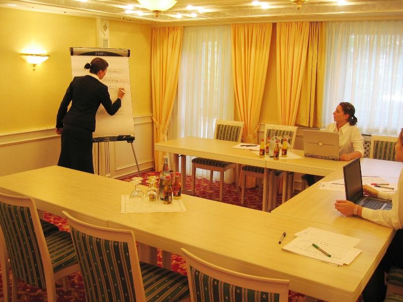 Woertz Schlosschen Zur Weinsteige - Toplantı