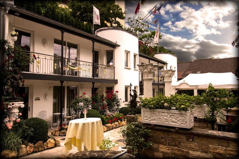 Woertz Schlosschen Zur Weinsteige - Genel