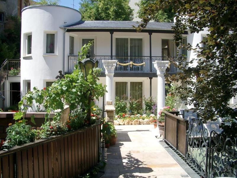 Woertz Schlosschen Zur Weinsteige - Genel