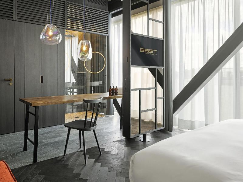 East Hotel - Oda