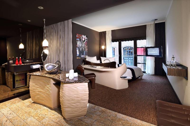 East Hotel - Oda