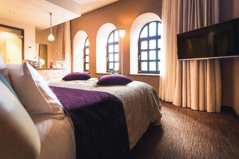 East Hotel - Oda