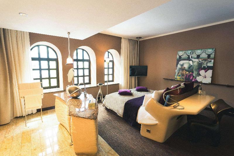 East Hotel - Oda