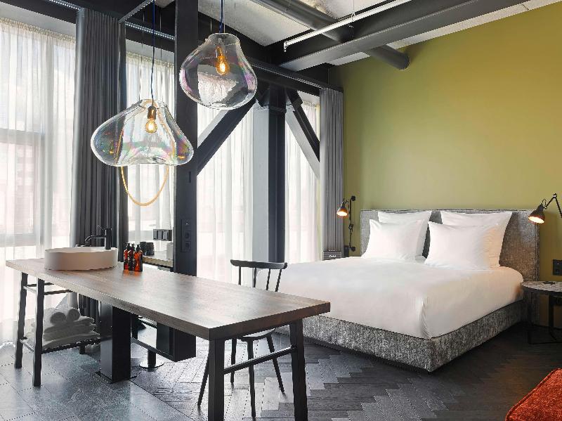 East Hotel - Oda