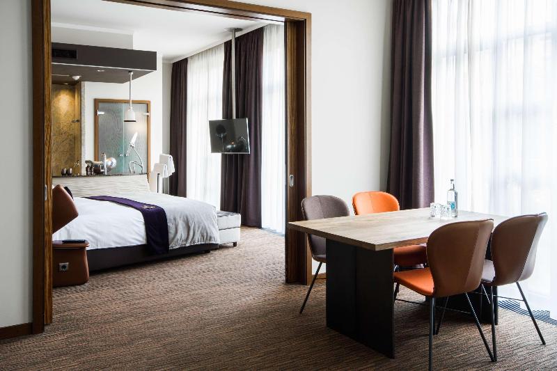 East Hotel - Oda
