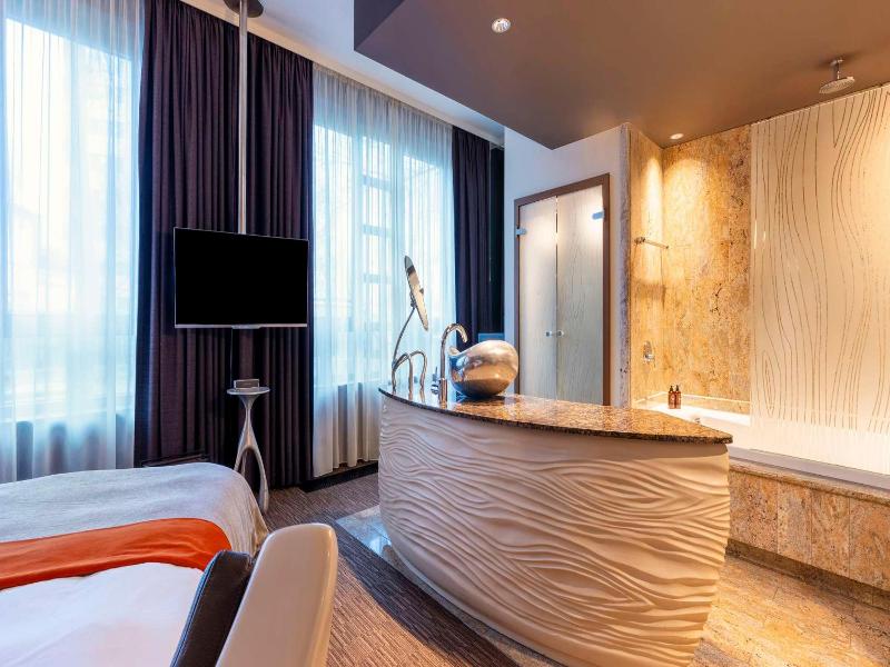 East Hotel - Oda