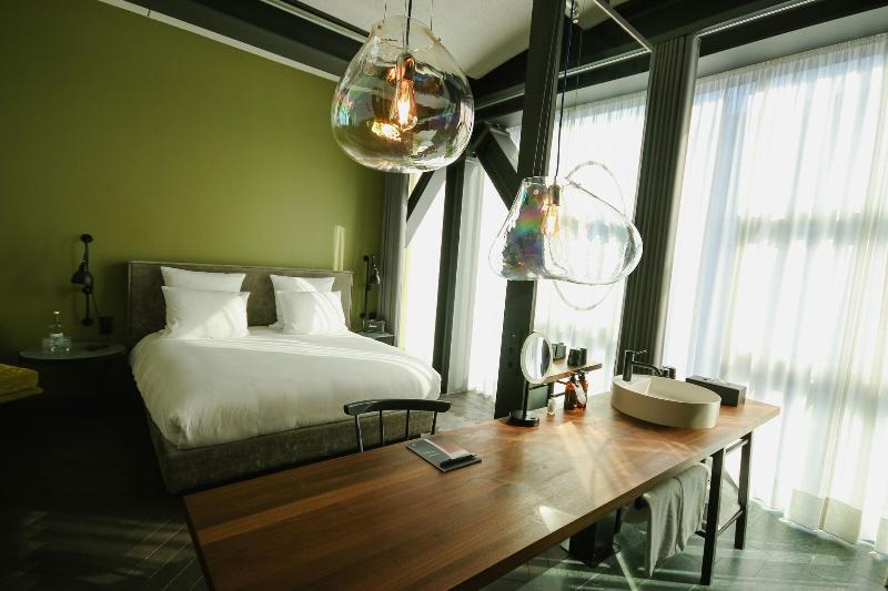 East Hotel - Oda