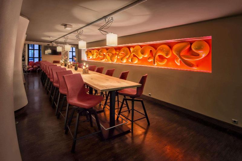 East Hotel - Restoran