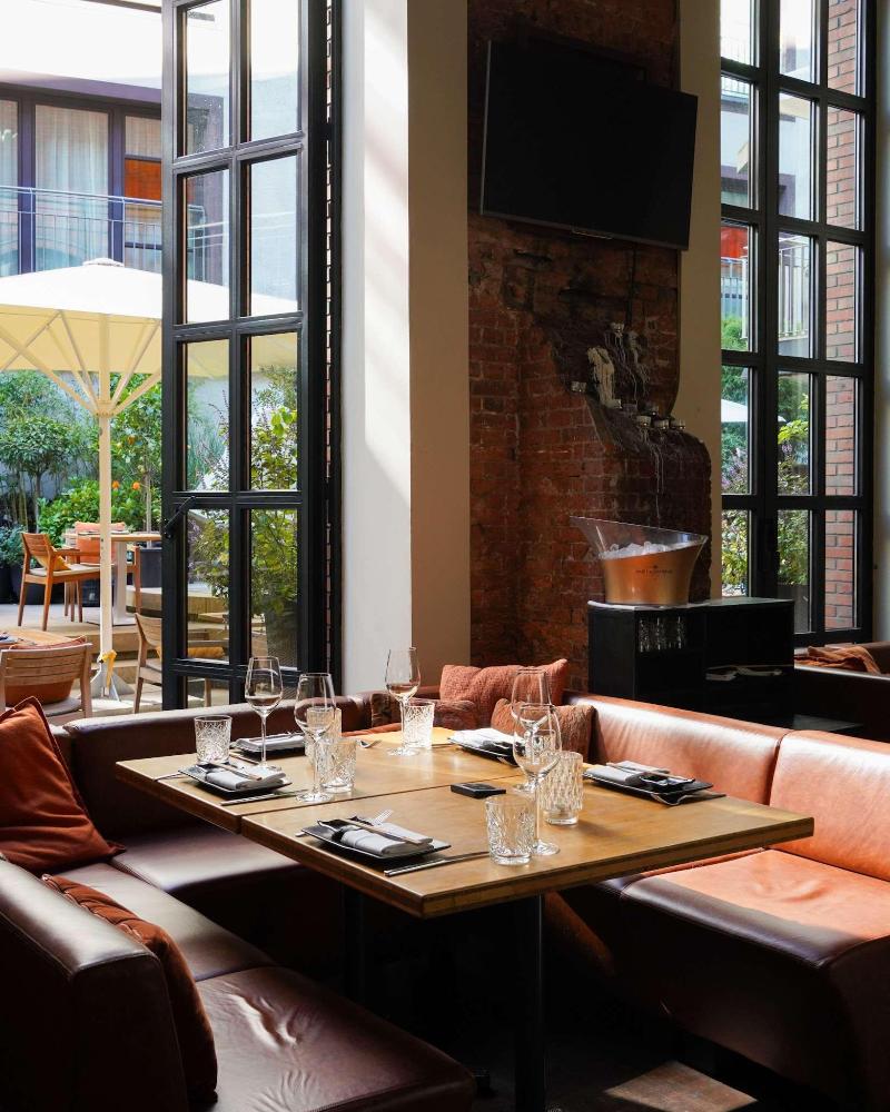 East Hotel - Restoran