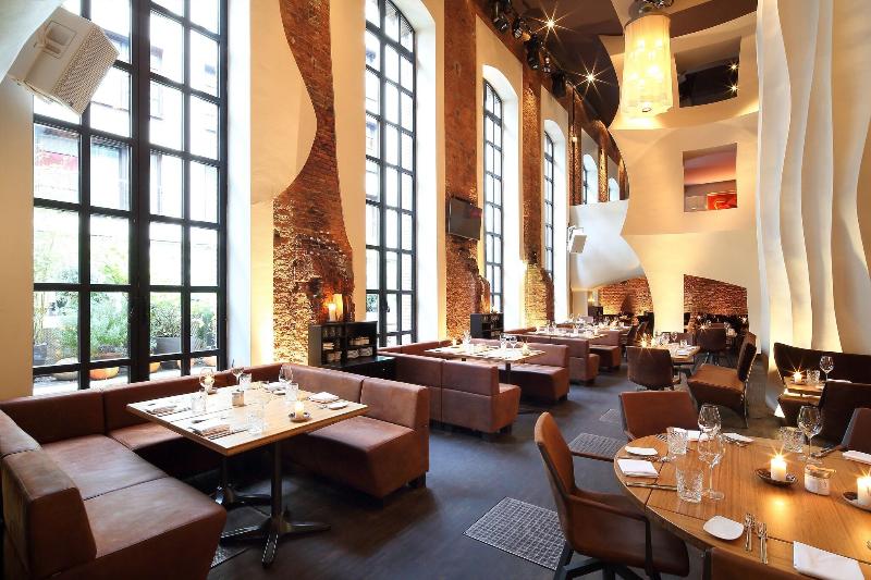 East Hotel - Restoran