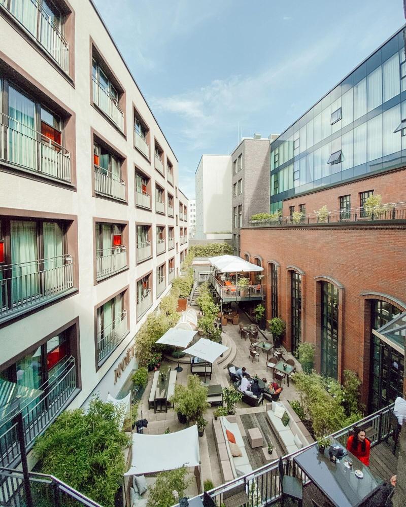 East Hotel - Teras
