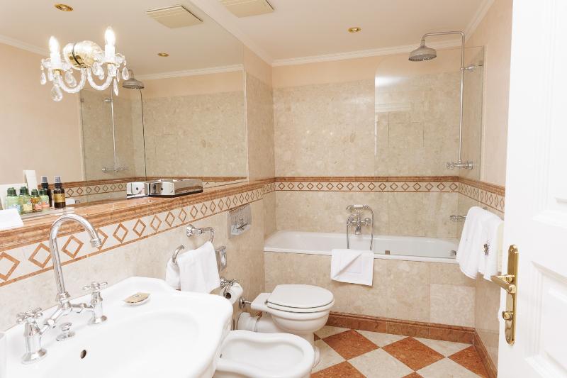 Alchymist Grand Hotel And Spa - Oda