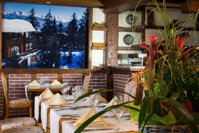 Helvetia Intergolf - Hotel & Apparthotel - Restoran