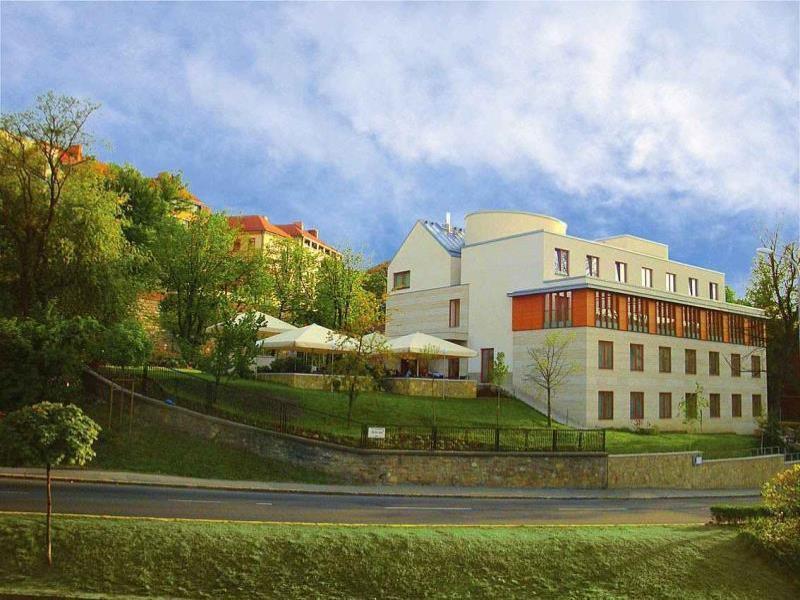Hotel Castle Garden - Genel