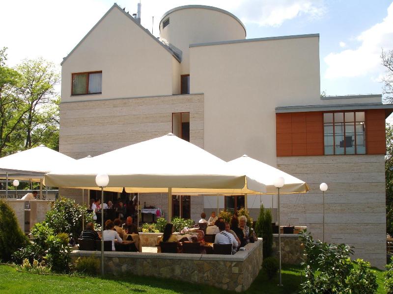 Hotel Castle Garden - Genel
