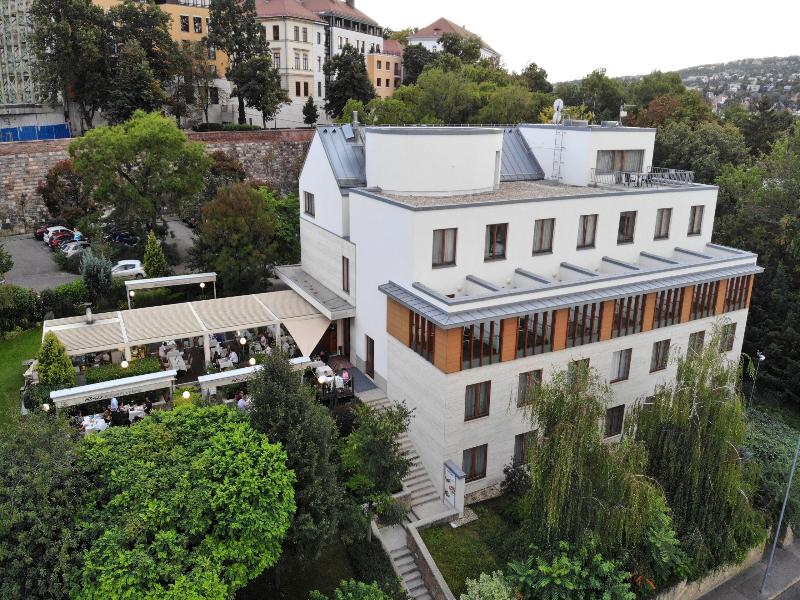 Hotel Castle Garden - Genel