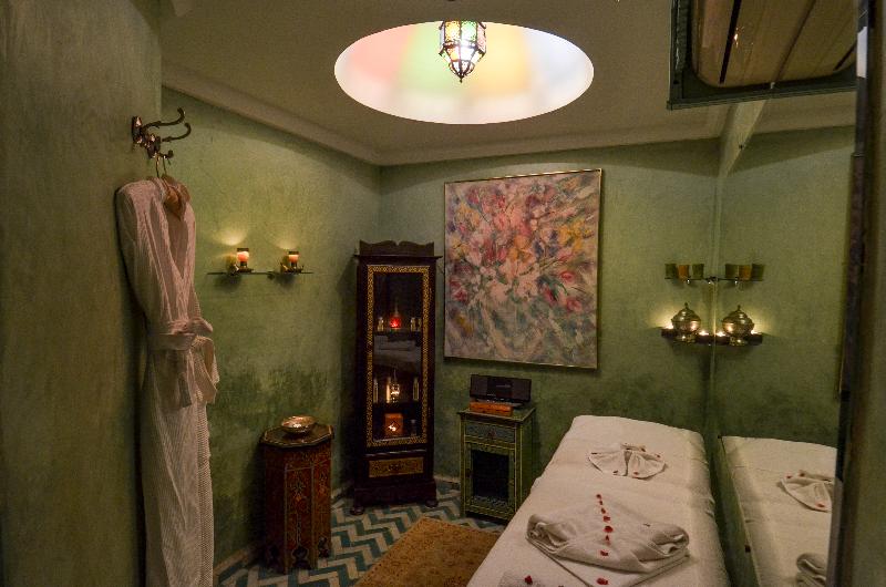 Riad Ben Tachfine - Lobi