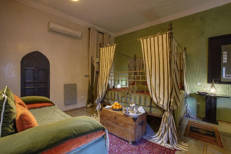 Riad Kheirredine - Oda