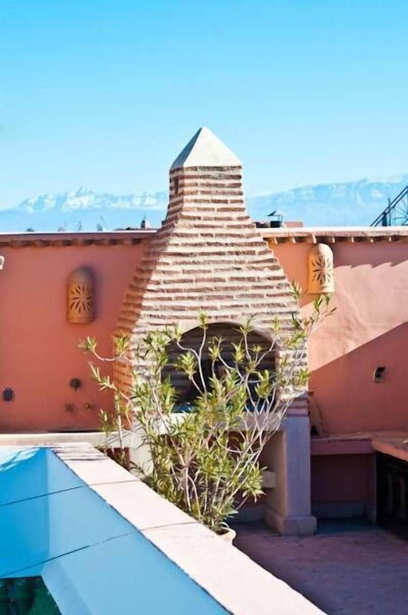 Riad Magellan - Genel