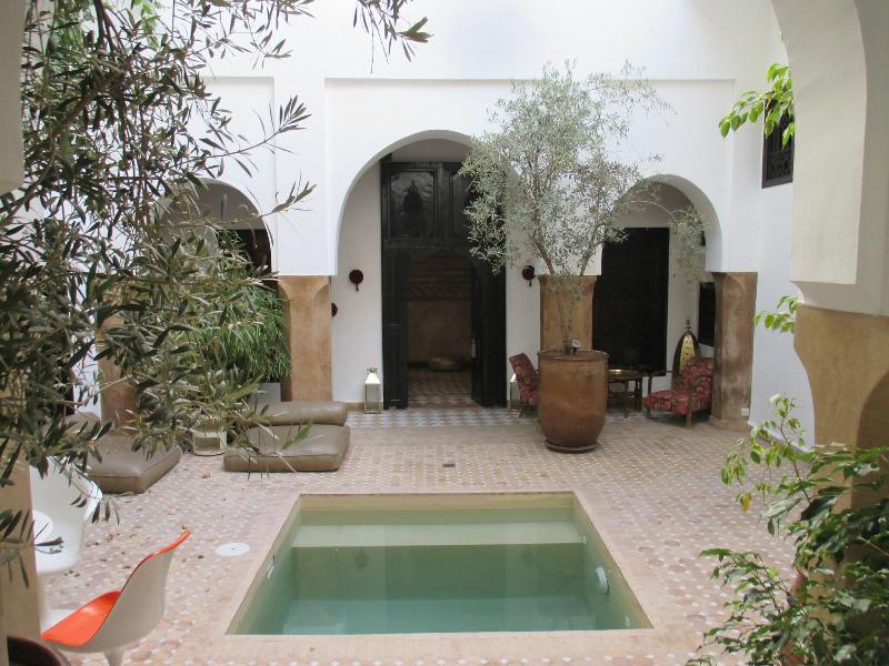 Riad Magellan - Genel