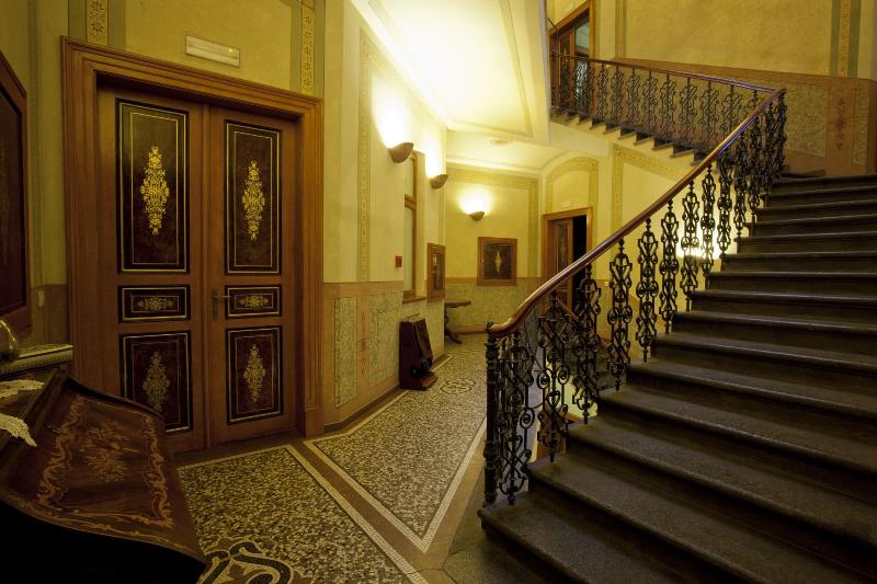 Deminka Palace - Lobi
