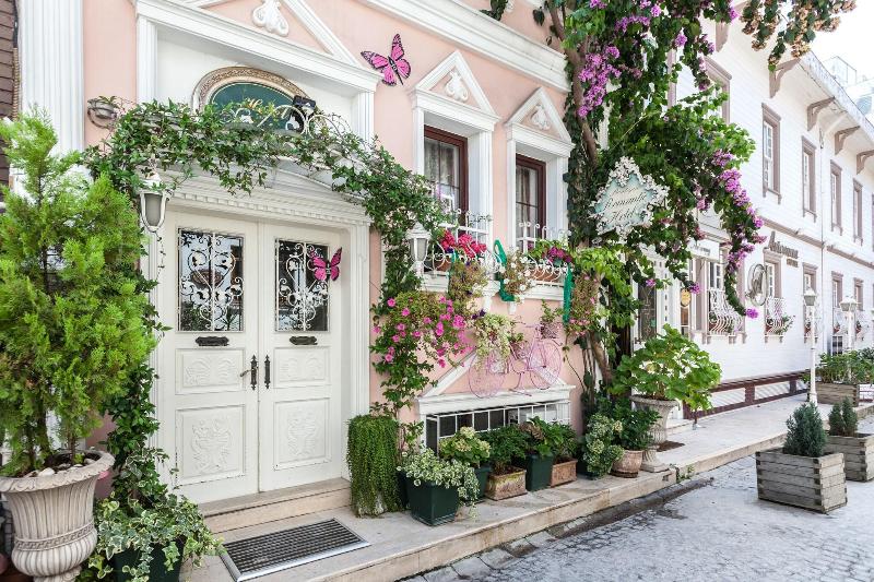 Romantic Hotel - Genel