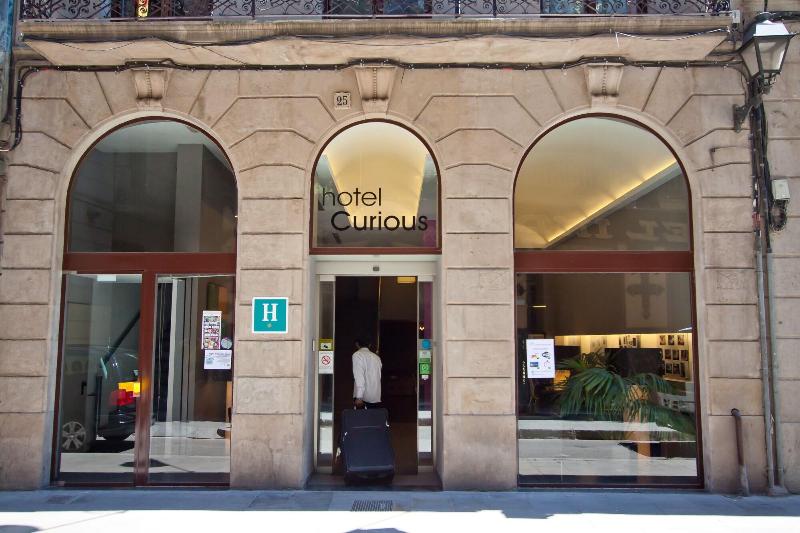 Hotel Curious - Genel