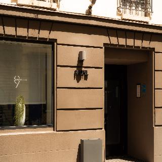 9Hotel Opera