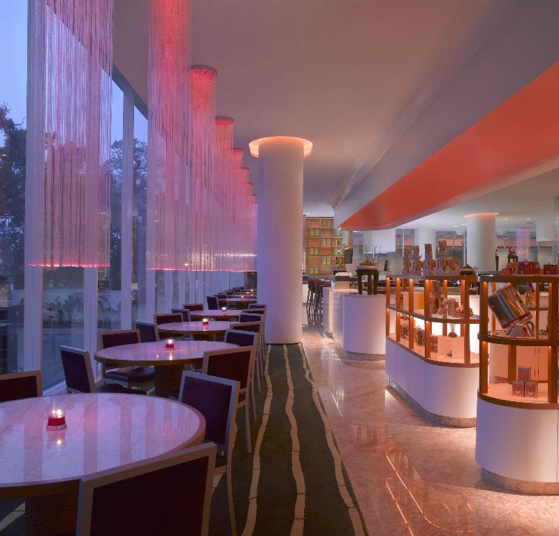 JW Marriott Hotel Medan - Bar