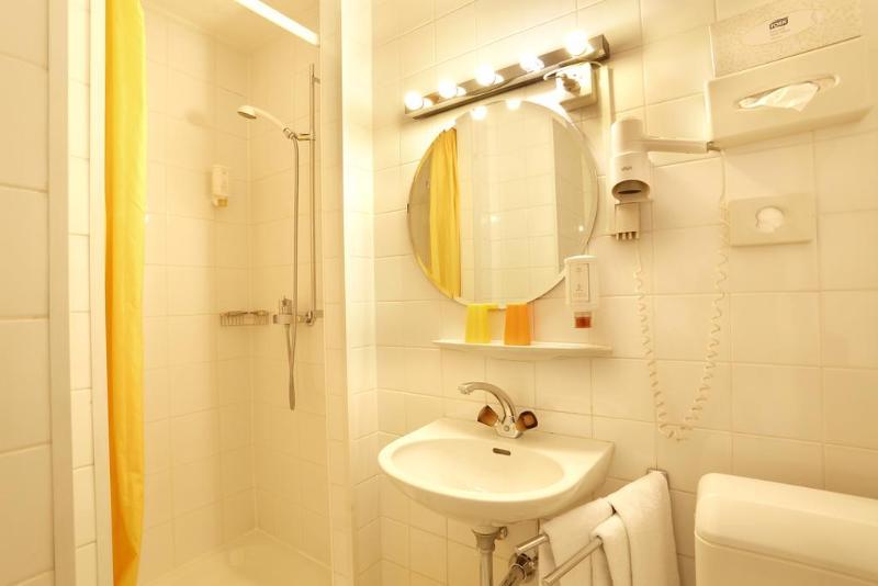 Tor Hotel Geneve - Oda