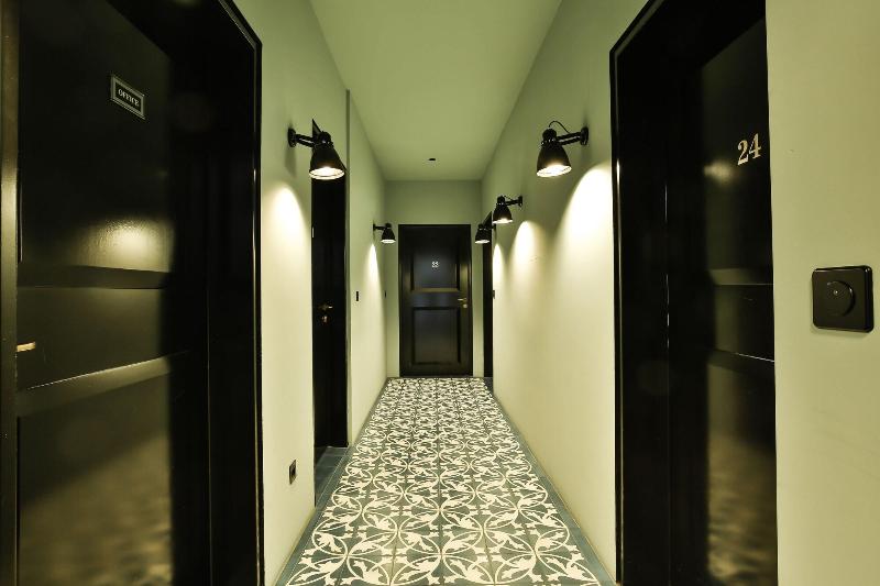 Hotel Restaurant Helvetia - Lobi