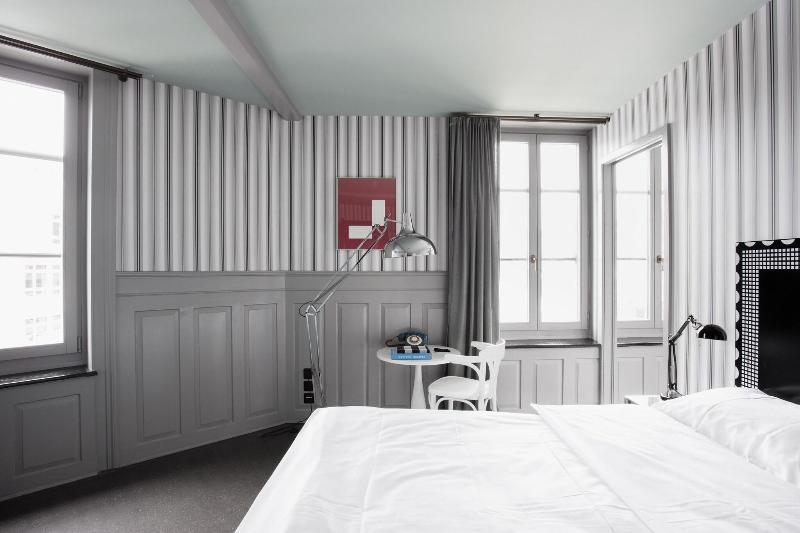 Hotel Restaurant Helvetia - Oda