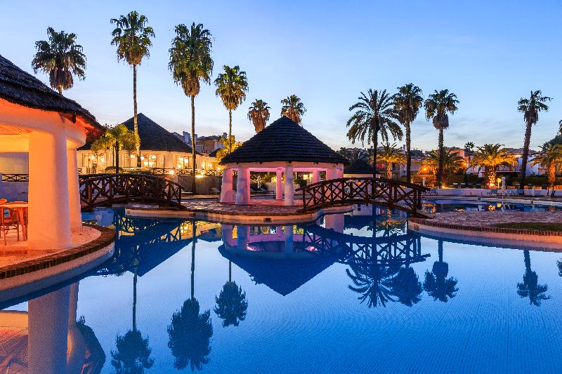 Encosta do Lago Resort - Havuz