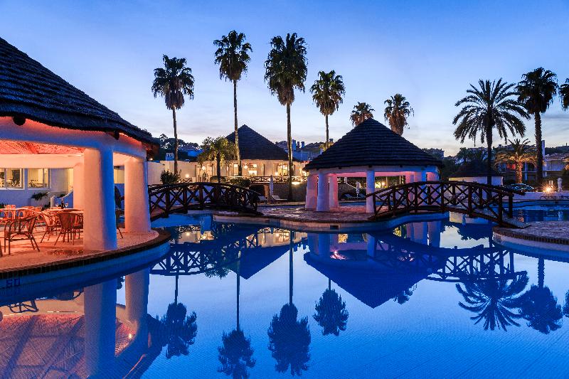 Encosta do Lago Resort - Havuz