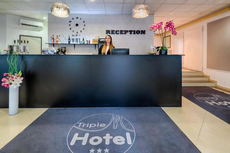 Triple M Hotel - Lobi