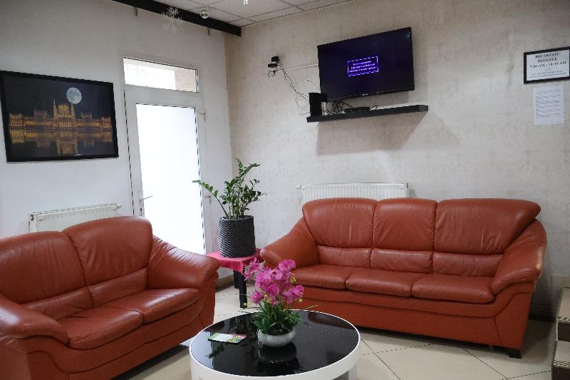 Triple M Hotel - Lobi