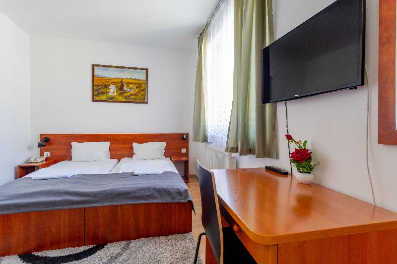 Triple M Hotel - Oda