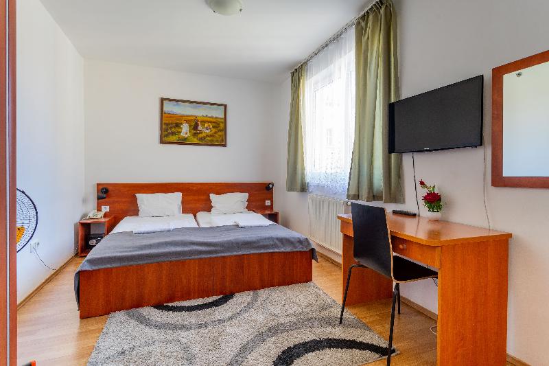 Triple M Hotel - Oda