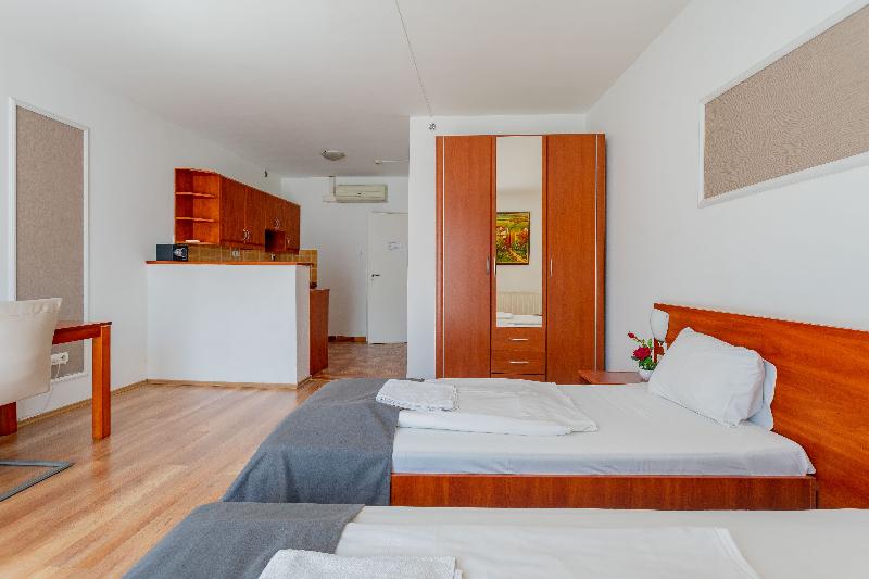 Triple M Hotel - Oda