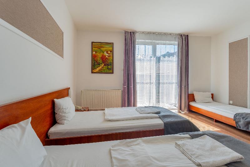 Triple M Hotel - Oda