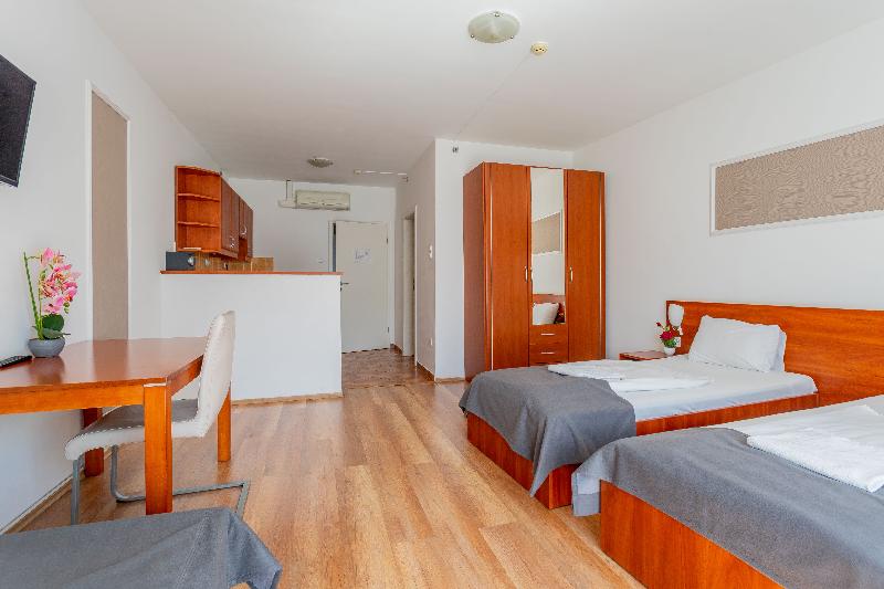 Triple M Hotel - Oda