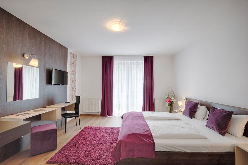 Triple M Hotel - Oda